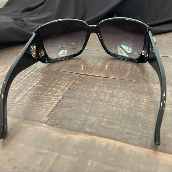 Gucci Sunglasses with case. Y2K. Black. VGC. Black with logo on temple - Picture 4 of 12